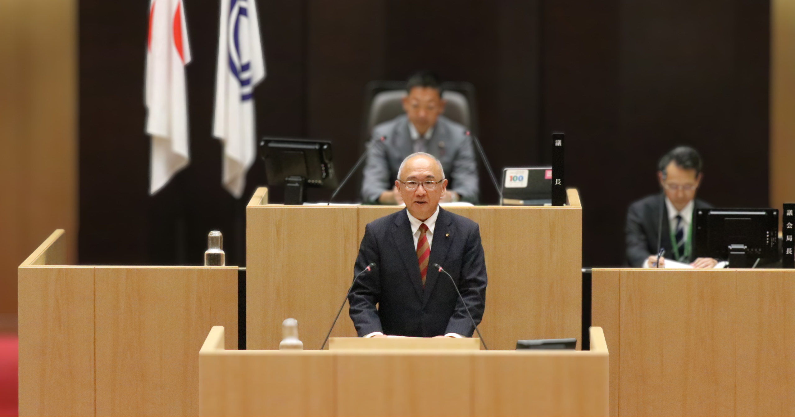 川崎市議会で登壇するほりぞえ健